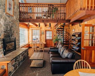 Room, Double Bed, Shared Bathrooms - Jackson - Living room