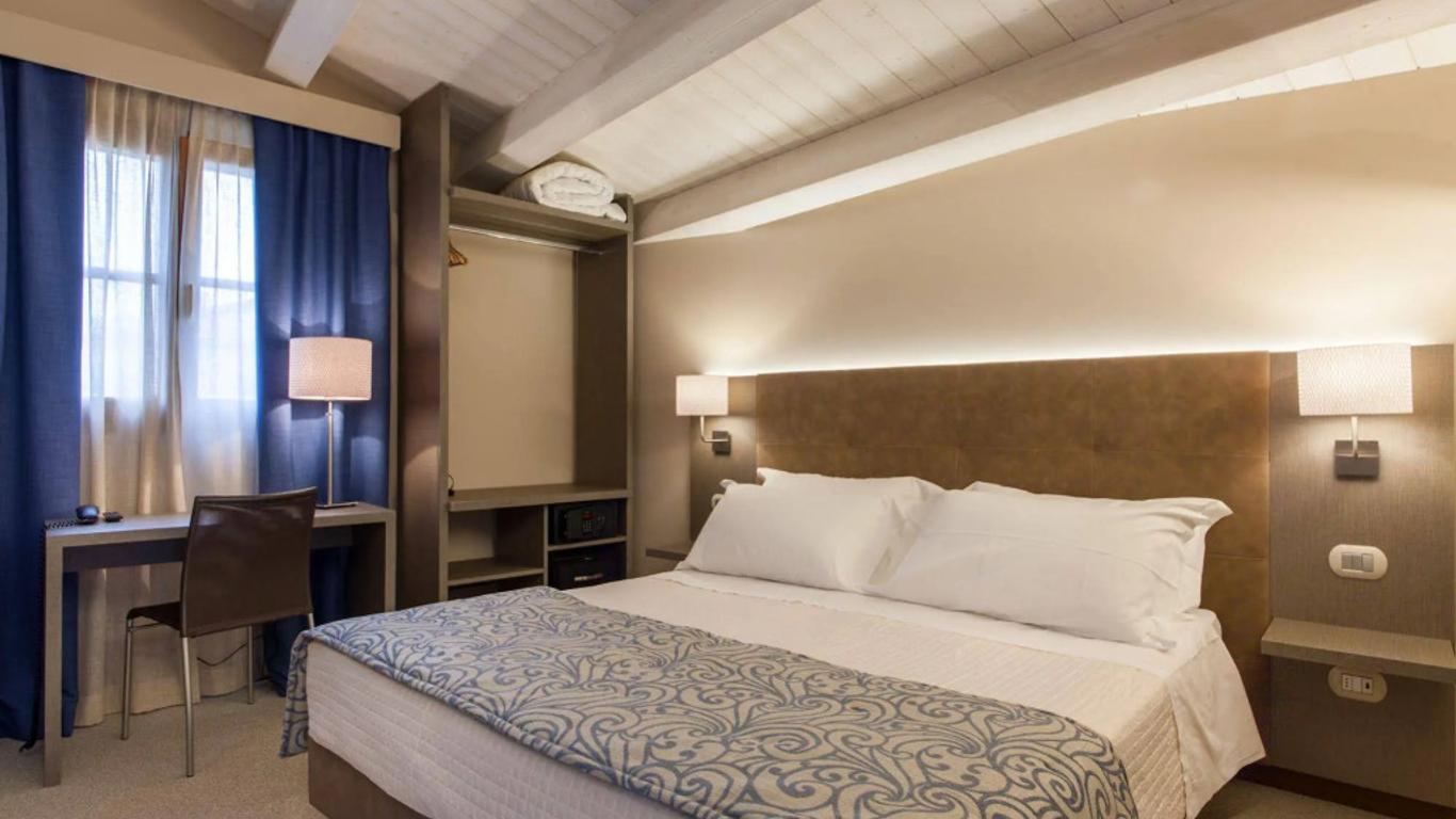 La Grotta Hotel