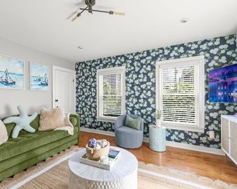 Bright and Modern Condo w/ Patio, Parking, AC - Provincetown - Living room