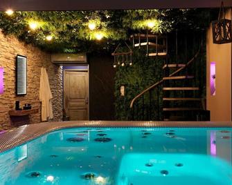 Romantic suite with private Jacuzzi - Douai - Piscine