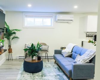 Newly Built Modern Apartment in The Fairways - Riverview - Living room