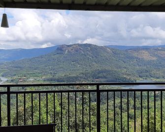 Mist Farm House - Thodupuzha - Balcony