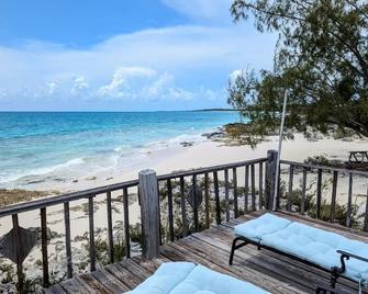 Cat's Cove, Pigeon Cay - 2 Acres w/ Private Beach - Rocker's - Balcón