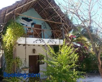 Mustapha's Place - Bwejuu - Building