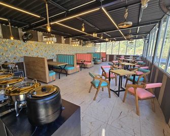 Nature on the Rocks Glamping Resort - Rishikesh - Restaurant