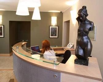 Hotel Eva - Perm - Front desk