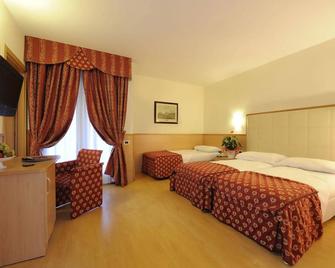 Club Hotel e Residence La Vela - Nago–Torbole - Bedroom
