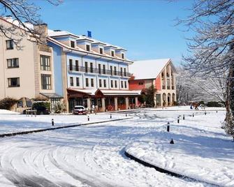 Hotel Cristina - Noreña - Building