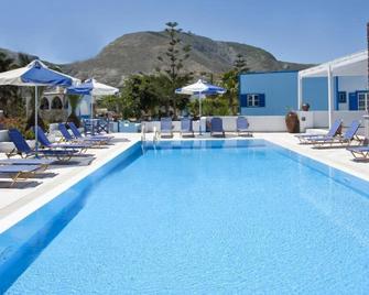 Dimitris Villa - Kamari - Pool