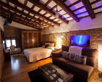 Hotel Mas Rabiol - Forallac - Bedroom