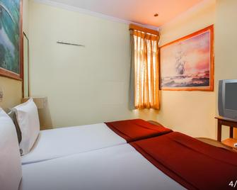 Hotel Alveera - Bijnor - Bedroom