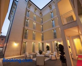 Residenza Agnello D'Oro - Bussolengo - Building