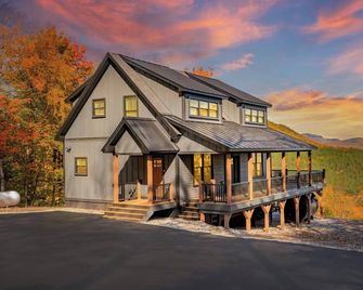 Luxury Ski Chalet · Hot Tub + Sauna + Game Room - Bethel - Edificio