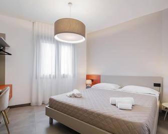 Apartmentsgarda - Residenza Garda Deluxe - Garda - Schlafzimmer
