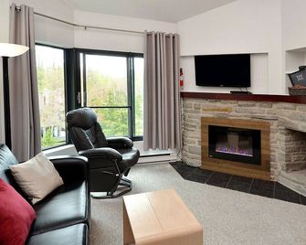 Safe & Friendly. Ideal for 2 adults. Excellent view of MSA - Beaupre - Living room