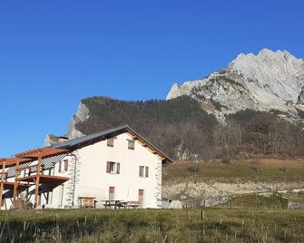 Gite au Calme Avec vue sur les Montagnes - Saint-Michel-de-Maurienne - Gebäude