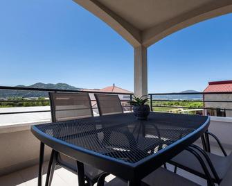 Cozy Apartment In Opuzen With Wifi - Opuzen - Balcony
