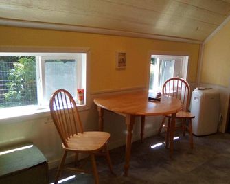 Studio Private setting type house with deck - Saint Croix Falls - Comedor