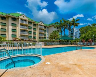 Watch Sunsets from Your Deck, Shared Pool/Hot Tub - Perfect for the Whole Family - קי ווסט - בריכה