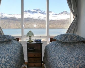 Large House for 20 persons - Fáskrúðsfjörður - Bedroom