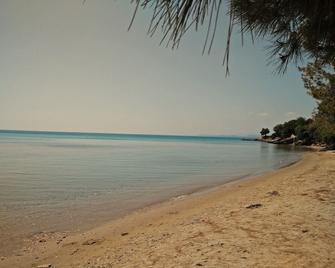 Moriel Seaside Homes Suites - Elia Nikitis - Beach