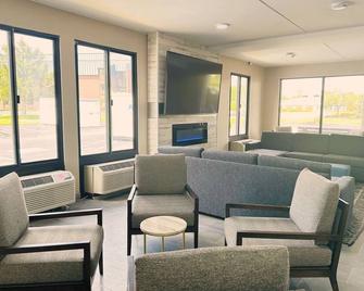 Majestica Inn and Suites - Canton - Lounge