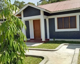 Vosteen Home Holidays - Watamu - Building