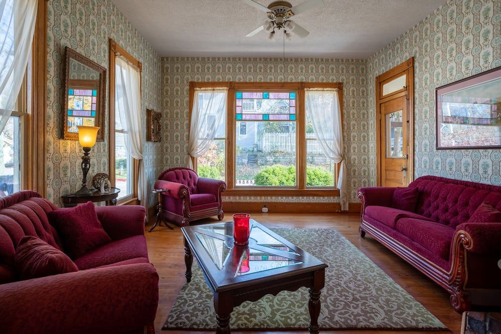 5 Ojo Inn Bed & Breakfast - יורקה ספרינגס - סלון
