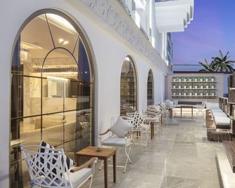 Blue Marlin Deluxe Spa & Resort - Konakli - Innenhof