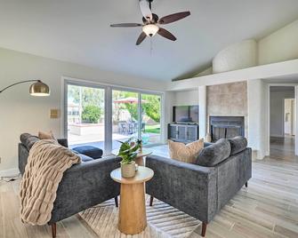Private Pool, Gas Grill Chic Glendale Home! - Glendale - Sala de estar