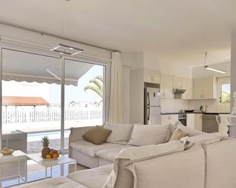 Velomar Villa - Protaras - Pokój dzienny