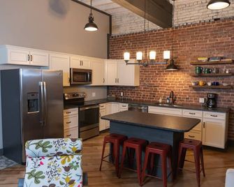 Modern / Historic Loft on Main Street B - Erwin - Küche