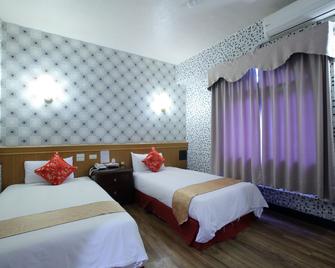 Chiayi Crown Hotel - Chiayi City - Bedroom