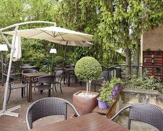 Hotel Iriguibel - Huarte - Patio