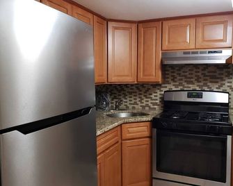 Charming 2-bedroom apartment in fabulous Queens with WiFi, AC - Queens