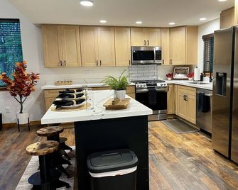 Mt Rainier Getaway | Hot Tub, Fire Pit, Ev - Ashford - Keuken