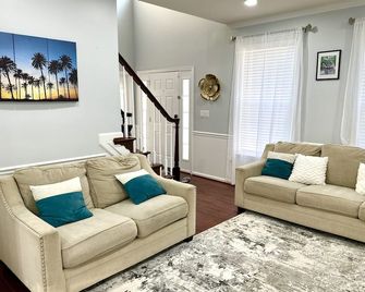 Spacious comfy Home in White Plains / Waldorf close to DC and National harbor - White Plains - Sala de estar