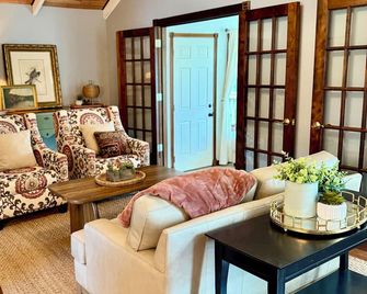 Lakehouse with dock close to Mammoth Cave and WKU - Glasgow - Living room