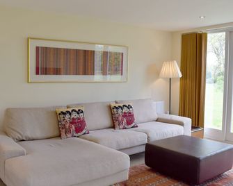 1 bedroom accommodation in Ardleigh Heath, near Colchester - 데덤 - 거실