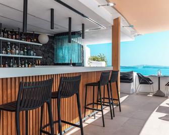 Art Maisons Aspaki Exclusive Suites - אויה - בר