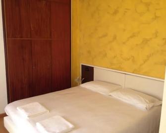 De La Tour - Tirano - Quarto