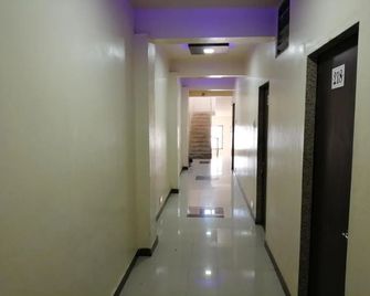 Hotel Milan - Dwārka - Hallway