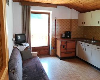 simple accommodation in a quiet location in the middle of nature - Castelrotto - Soggiorno
