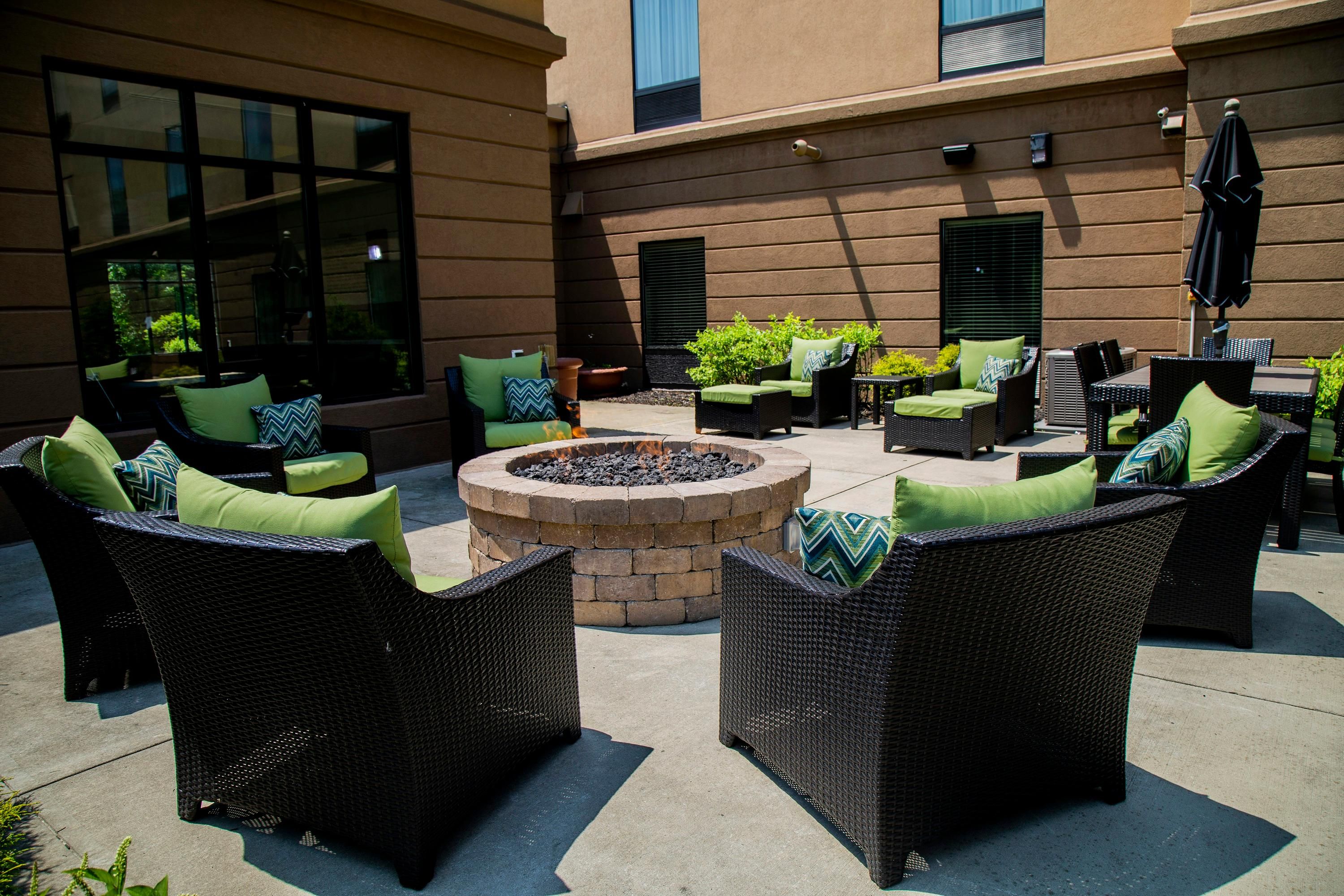Hampton Inn & Suites Sharon - West Middlesex - Patio