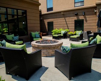 Hampton Inn & Suites Sharon - West Middlesex - Patio