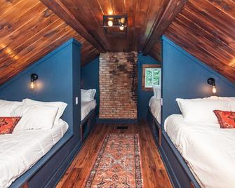 The Grange - 1800s Farmhouse Estate on 80 Acres - Coxsackie - Habitación