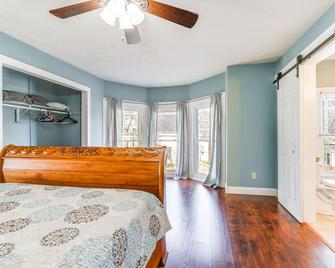 Pet-Friendly Penn Yan Home Wineries, Parks, Lakes - Penn Yan - Bedroom