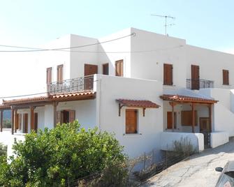 Chrysolithos Kerami Melpomeni Apartment - Filoti - Toà nhà