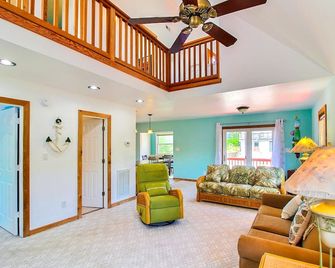 5008 - The Salty Squirrel - Kill Devil Hills - Living room