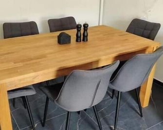 Central Apartments with private parking lot - Wurzburg - Dining room